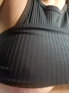 Snapshot of AliceRuivinha2 chatting on March 7, 6:33 pm AliceRuivinha2 online show from March 7, 6:33 pm