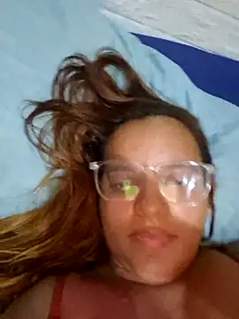 Snapshot of AliceRuivinha2 chatting on March 9, 5:11 am AliceRuivinha2 online show from March 9, 5:11 am