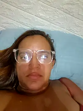 Snapshot of AliceRuivinha2 chatting on March 9, 12:53 pm AliceRuivinha2 online show from March 9, 12:53 pm