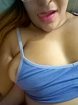Snapshot of AliceRuivinha2 chatting on March 12, 10:07 pm AliceRuivinha2 online show from March 12, 10:07 pm