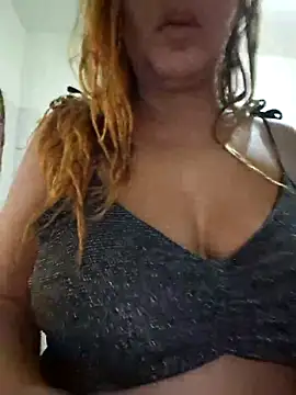 Snapshot of AliceRuivinha2 chatting on March 18, 10:46 am AliceRuivinha2 online show from March 18, 10:46 am