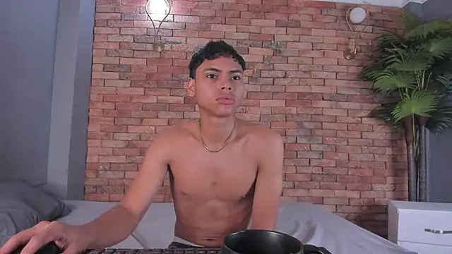 Snapshot of adam_piarse01 chatting on November 25, 7:41 am adam piarse01 online show from November 25, 7:41 am