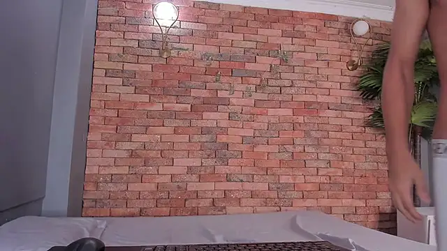 Snapshot of adam_piarse01 chatting on December 19, 1:56 am adam piarse01 online show from December 19, 1:56 am