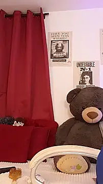 downsonMia online show from February 4, 11:38 am