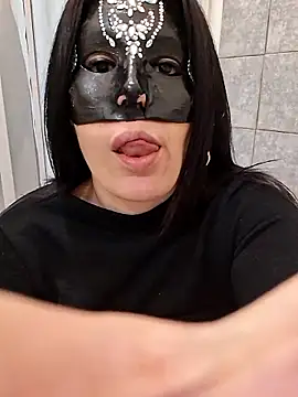 Snapshot of desyree89 chatting on February 9, 2:54 pm desyree89 online show from February 9, 2:54 pm