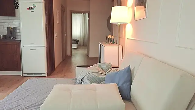 Snapshot of KristineEsme chatting on November 8, 5:07 am KristineEsme online show from November 8, 5:07 am