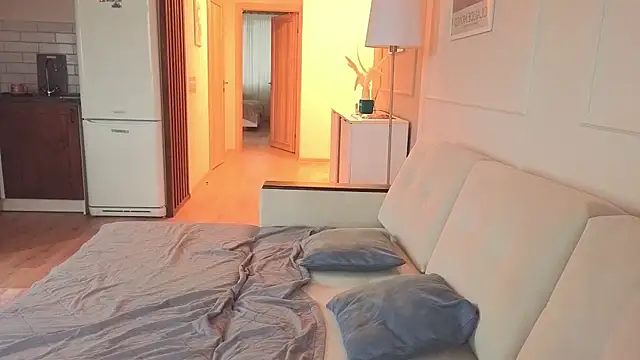 Snapshot of KristineEsme chatting on November 23, 5:07 am KristineEsme online show from November 23, 5:07 am