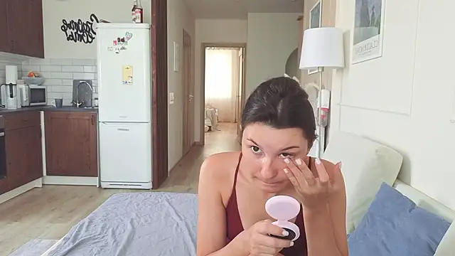 KristineEsme online show from March 7, 4:42 am