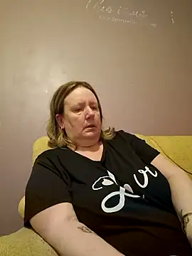 Snapshot of curvy_girl71 chatting on January 3, 6:57 pm curvy girl71 online show from January 3, 6:57 pm
