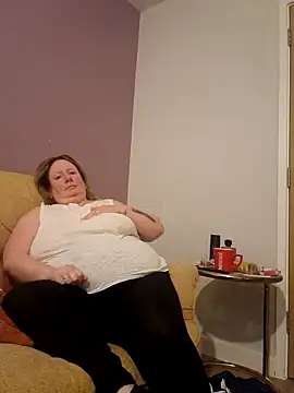 Snapshot of curvy_girl71 chatting on January 5, 6:35 pm curvy girl71 online show from January 5, 6:35 pm