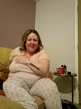 Snapshot of curvy_girl71 chatting on January 6, 6:41 pm curvy girl71 online show from January 6, 6:41 pm