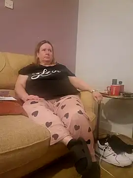 Snapshot of curvy_girl71 chatting on January 15, 6:40 pm curvy girl71 online show from January 15, 6:40 pm