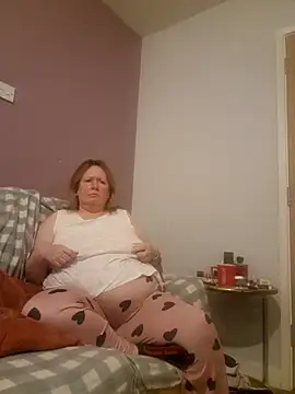 Snapshot of curvy_girl71 chatting on January 26, 7:09 pm curvy girl71 online show from January 26, 7:09 pm