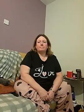 Snapshot of curvy_girl71 chatting on February 23, 6:45 pm curvy girl71 online show from February 23, 6:45 pm