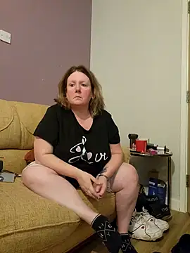 Snapshot of curvy_girl71 chatting on March 8, 7:20 pm curvy girl71 online show from March 8, 7:20 pm
