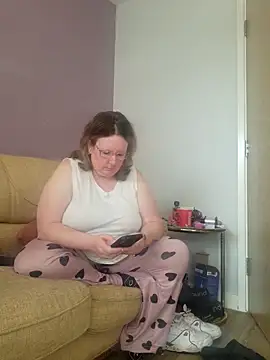 Snapshot of curvy_girl71 chatting on March 9, 9:57 am curvy girl71 online show from March 9, 9:57 am
