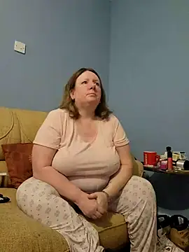 Snapshot of curvy_girl71 chatting on March 17, 7:15 pm curvy girl71 online show from March 17, 7:15 pm