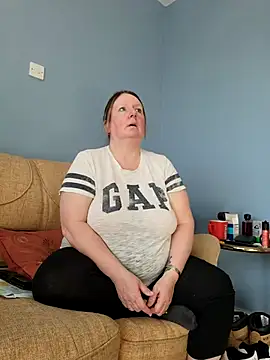 Snapshot of curvy_girl71 chatting on March 20, 1:48 pm curvy girl71 online show from March 20, 1:48 pm