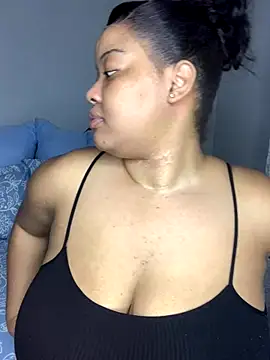 Snapshot of sexytinashe21 chatting on September 27, 6:13 pm sexytinashe21 online show from September 27, 6:13 pm