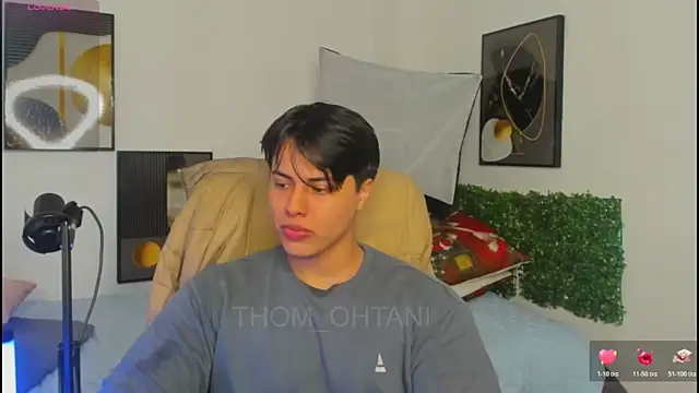 Snapshot of Thom_Ohtani chatting on May 17, 1:03 am Thom Ohtani online show from May 17, 1:03 am
