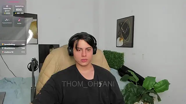 Snapshot of Thom_Ohtani chatting on June 7, 5:55 am Thom Ohtani online show from June 7, 5:55 am
