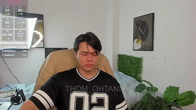 Snapshot of Thom_Ohtani chatting on June 10, 1:28 am Thom Ohtani online show from June 10, 1:28 am