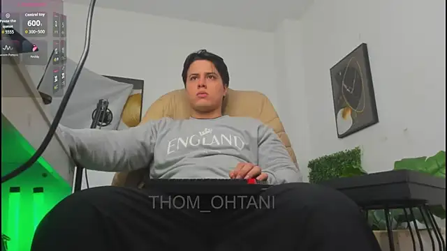 Snapshot of Thom_Ohtani chatting on June 12, 2:10 am Thom Ohtani online show from June 12, 2:10 am