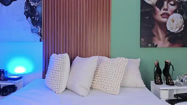 KimStone1 online show from March 12, 1:30 pm