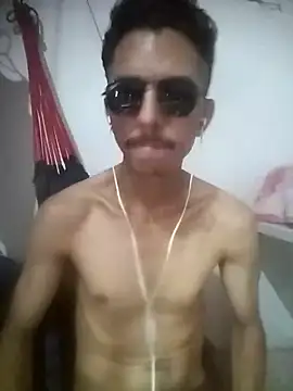 Snapshot of MagrinhoSaradoo chatting on February 4, 2:32 pm MagrinhoSaradoo online show from February 4, 2:32 pm