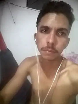 Snapshot of MagrinhoSaradoo chatting on February 5, 6:02 am MagrinhoSaradoo online show from February 5, 6:02 am