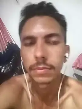 Snapshot of MagrinhoSaradoo chatting on February 9, 4:04 am MagrinhoSaradoo online show from February 9, 4:04 am