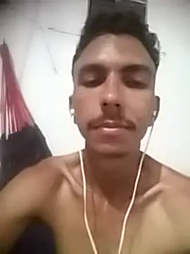 Snapshot of MagrinhoSaradoo chatting on February 10, 4:47 pm MagrinhoSaradoo online show from February 10, 4:47 pm