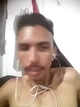 Snapshot of MagrinhoSaradoo chatting on February 10, 11:02 pm MagrinhoSaradoo online show from February 10, 11:02 pm