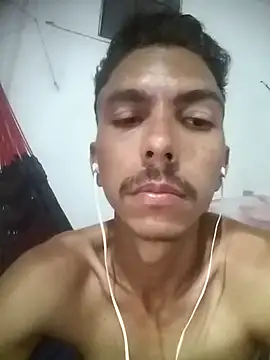 Snapshot of MagrinhoSaradoo chatting on February 11, 7:38 pm MagrinhoSaradoo online show from February 11, 7:38 pm