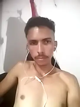 Snapshot of MagrinhoSaradoo chatting on February 12, 2:45 am MagrinhoSaradoo online show from February 12, 2:45 am