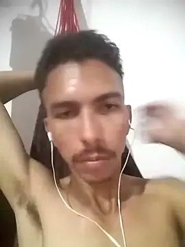 Snapshot of MagrinhoSaradoo chatting on February 12, 4:55 pm MagrinhoSaradoo online show from February 12, 4:55 pm