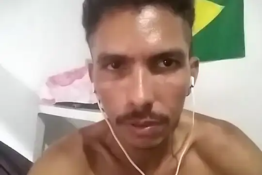 Snapshot of MagrinhoSaradoo chatting on February 17, 3:47 am MagrinhoSaradoo online show from February 17, 3:47 am