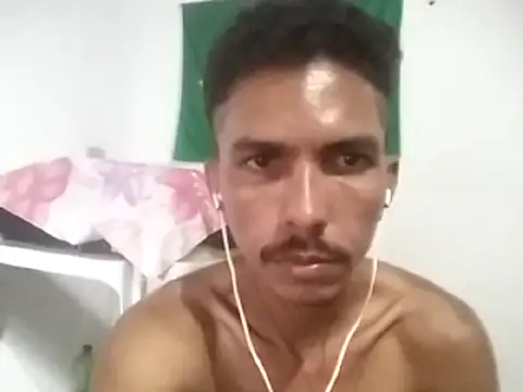 Snapshot of MagrinhoSaradoo chatting on February 18, 1:21 am MagrinhoSaradoo online show from February 18, 1:21 am