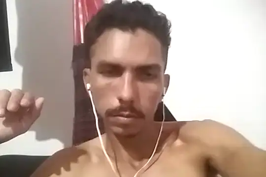 Snapshot of MagrinhoSaradoo chatting on February 22, 1:02 pm MagrinhoSaradoo online show from February 22, 1:02 pm