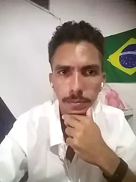 Snapshot of MagrinhoSaradoo chatting on February 22, 10:42 pm MagrinhoSaradoo online show from February 22, 10:42 pm