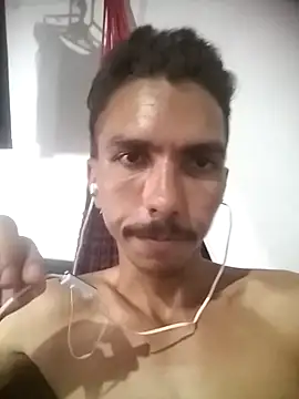 Snapshot of MagrinhoSaradoo chatting on February 23, 3:13 am MagrinhoSaradoo online show from February 23, 3:13 am