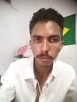 Snapshot of MagrinhoSaradoo chatting on February 24, 2:19 am MagrinhoSaradoo online show from February 24, 2:19 am