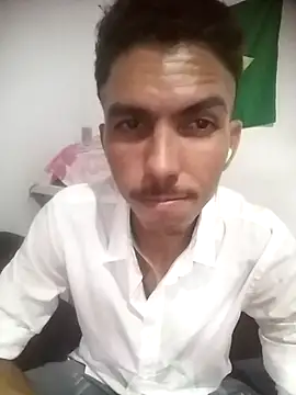 Snapshot of MagrinhoSaradoo chatting on March 4, 8:24 am MagrinhoSaradoo online show from March 4, 8:24 am