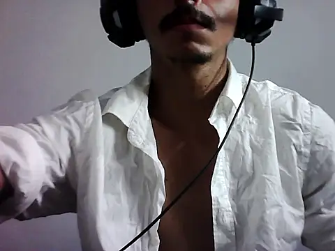 Snapshot of MagrinhoSaradoo chatting on November 2, 12:35 am MagrinhoSaradoo online show from November 2, 12:35 am