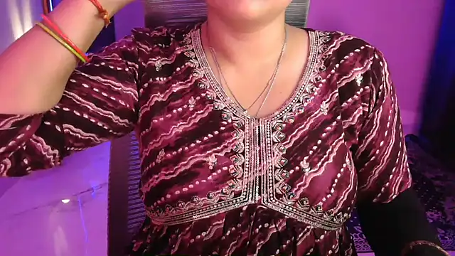 Snapshot of Mitikaa chatting on November 16, 3:50 pm Mitikaa online show from November 16, 3:50 pm