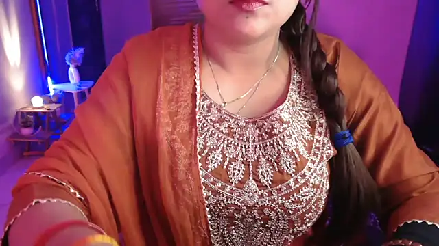 Snapshot of Mitikaa chatting on December 2, 3:07 pm Mitikaa online show from December 2, 3:07 pm