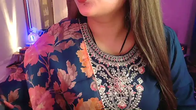Snapshot of Mitikaa chatting on May 4, 1:40 pm Mitikaa online show from May 4, 1:40 pm
