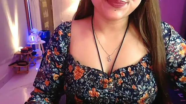Snapshot of Mitikaa chatting on May 5, 1:41 pm Mitikaa online show from May 5, 1:41 pm