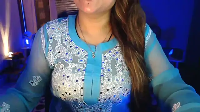 Snapshot of Mitikaa chatting on May 25, 2:01 pm Mitikaa online show from May 25, 2:01 pm