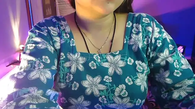 Snapshot of Mitikaa chatting on June 4, 3:56 am Mitikaa online show from June 4, 3:56 am